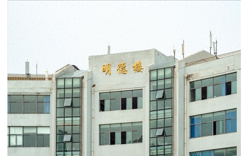 物業(yè)管理中心優(yōu)質(zhì)服務(wù)創(chuàng)優(yōu)實(shí)操指南：從示范到全員，提升服務(wù)品質(zhì)